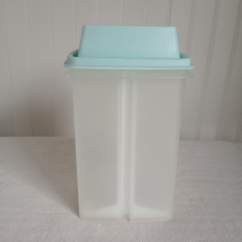 TUPPERWARE Vintage Pickle Keeper 🥒